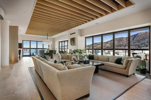 Exclusive Penthouse with Bryggen Views I MUST SEE Exclusive Penthouse with Bryggen Views I MUST SEE