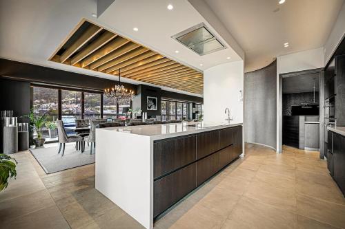 Exclusive Penthouse with Bryggen Views I MUST SEE Exclusive Penthouse with Bryggen Views I MUST SEE