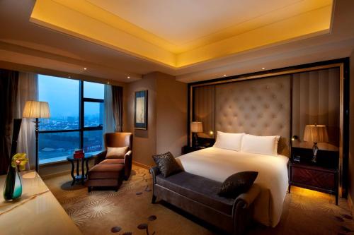 Deluxe King Suite - Lounge Access room in Hilton Nanjing