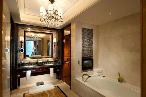 Twin Room image 2