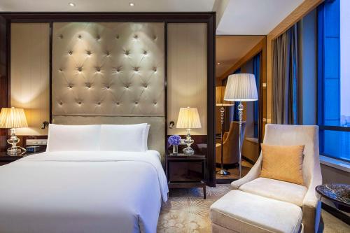 Executive King Room with Access to Executive Lounge room in Hilton Nanjing