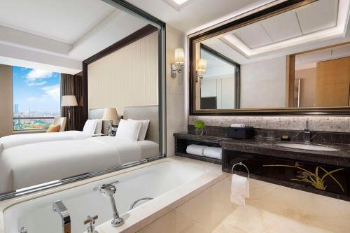 Twin Room image 5