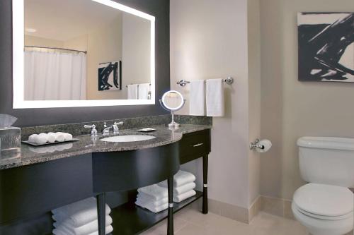 Hilton Omaha - image 6
