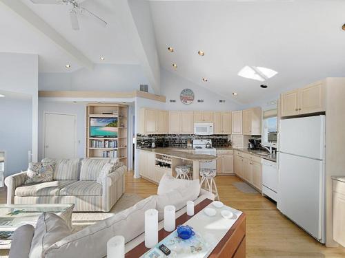 Ocean Side, Beach Badges, Wifi, Brant Beach,4 Bedroom Beach House, Steps To The Sand 13113