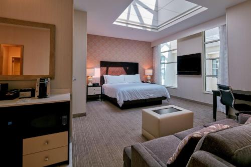 Embassy Suites Louisville Downtown - image 11