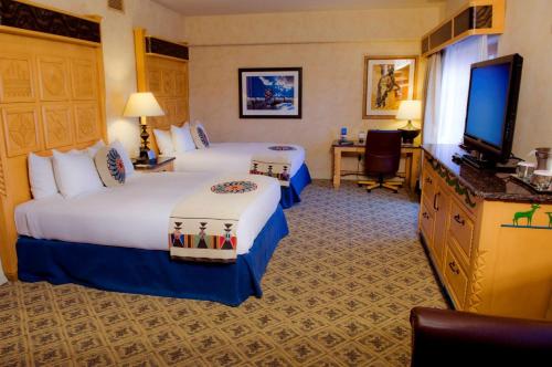 2 queen beds