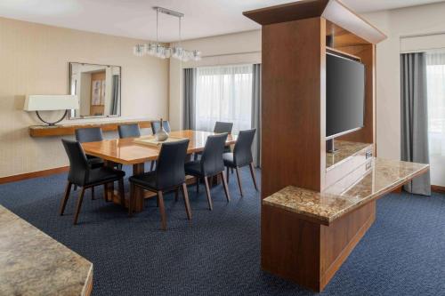 DoubleTree by Hilton San Francisco Airport - image 2