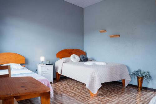 3 twin beds