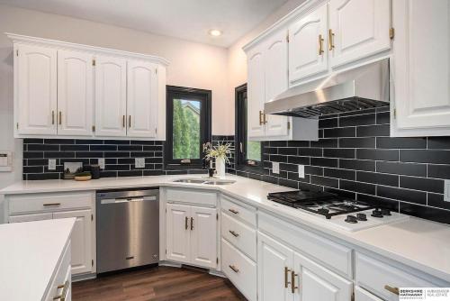 Furnished 5 BR Executive Rental in Millard