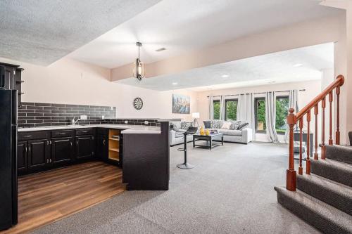 Furnished 5 BR Executive Rental in Millard