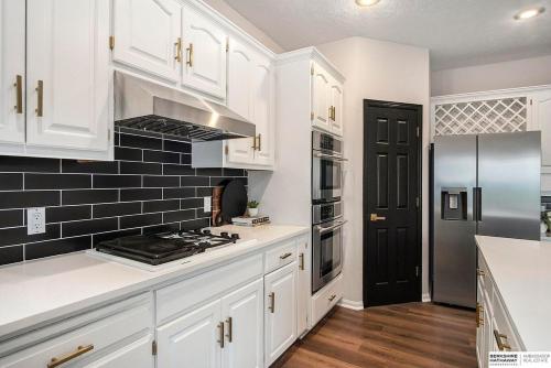 Furnished 5 BR Executive Rental in Millard