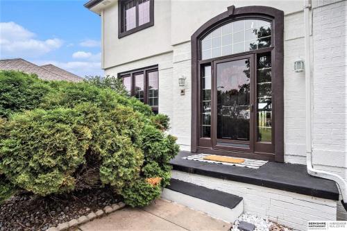 Furnished 5 BR Executive Rental in Millard