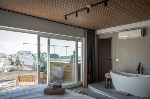 ROP Penthouse & ROF Apartment by Homega, Terrace, Private Pool & Valletta Views, Sliema