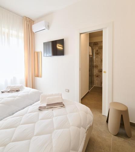 Twin Room image 2