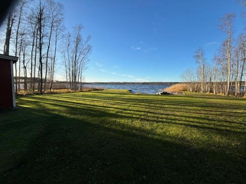 View, Stuga med egen strand in Kil