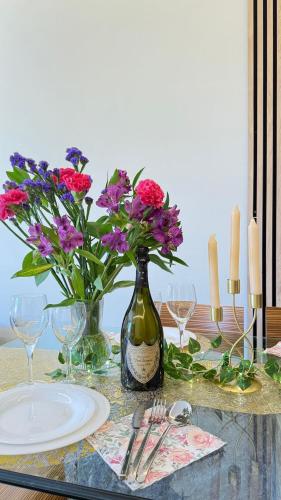 Cozy Room in Modern Shared Apartment in Atalaya, Spain in Atalaya Isdabe