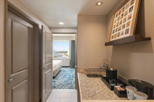 Embassy Suites Tampa Downtown Convention Center - image 11