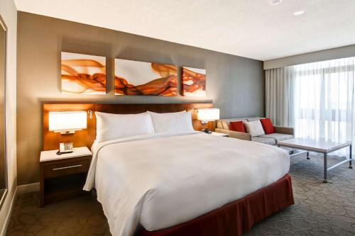 Hilton Mississauga/Meadowvale Room Type - Premium King Room