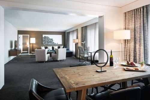 The Logan Philadelphia Curio Collection by Hilton - image 8