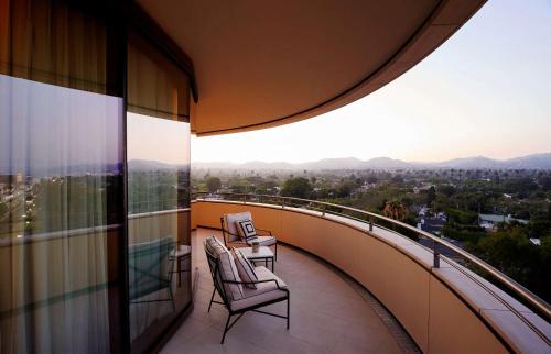 Suite with Terrace and Beverly Hills View