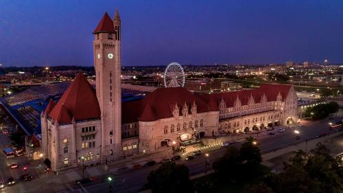 St. Louis Union Station Hotel, Curio Collection by Hilton in Saint Louis, USA