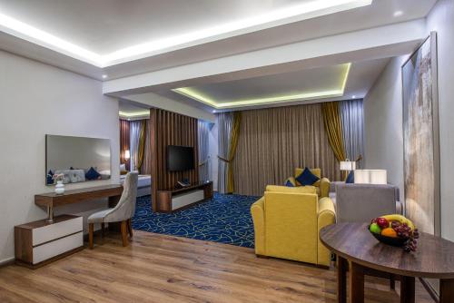 ห้องส่วนกลางสำหรับนั่งเล่น/ดูทีวี, The Palace Hotel Suites8 near สนามบินภูมิภาคอับฮา