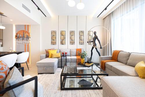 Elite 4 Bedroom Luxury Apartment, Burj Khalifa View, Opposite Dubai Mall, Infinity Swimming Pool, Дубай (фото 2)