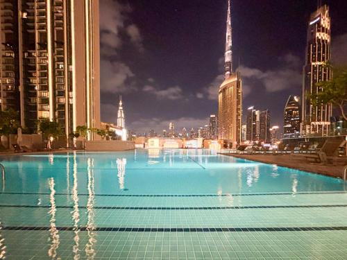 Elite 4 Bedroom Luxury Apartment, Burj Khalifa View, Opposite Dubai Mall, Infinity Swimming Pool, Дубай (фото 4)