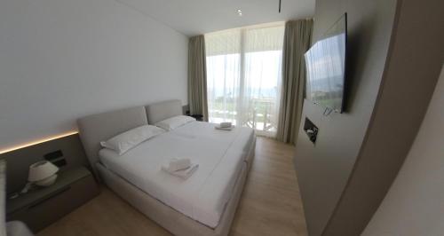 Serenity Double Room with Sea View - Ground Floor image 6