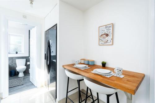 บริการและสิ่งอำนวยความสะดวก, 4BDR house,8 guests, Contractor Stays , Holiday home, Free Parking, Reliable WiFi, Worksite and Amen in อินเทก