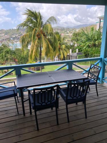 Фасада на хотела, CasaCalypso Grenada in Springs
