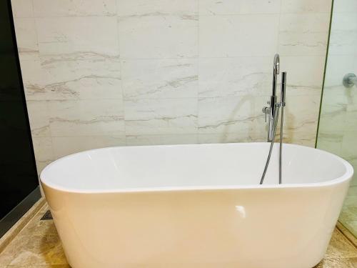 The Platinum Suites KLCC by Castle Houze - image 11