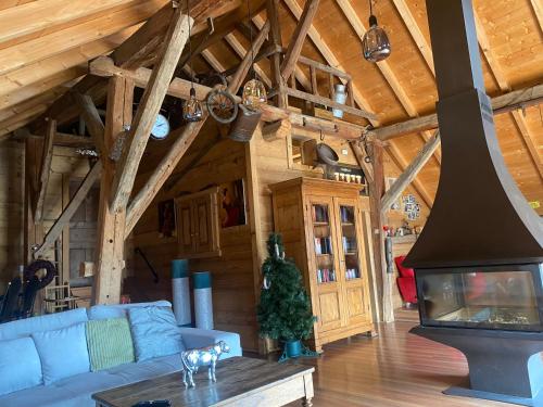 Chalet 1830 au pied du MONT CHARVIN gîte à louer La Savatte