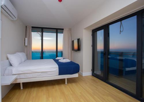 Family Room with Sea View