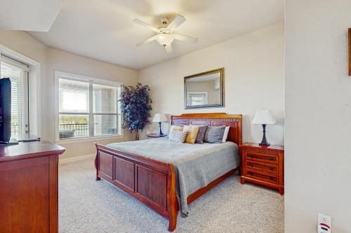 Horseshoe Bay Hideaway - image 4