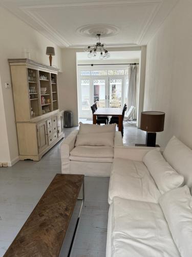 Fasiliteter, Hofdijkstraat in Binnenstad-West