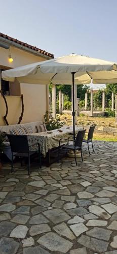 Άνετο παραθαλάσσιο διαμέρισμα (Ανετο παραθαλασσιο διαμερισμα) in 阿諾萊高尼亞