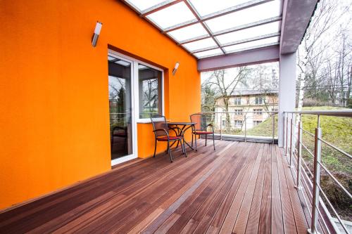 Балкон, Sentami in Жиліна