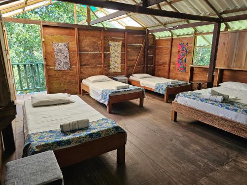 1 double bed, 3 twin beds