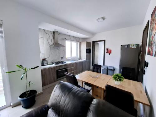 V86 - Agatha - Sliema Apartment near the Sea, Sliema (foto 2)