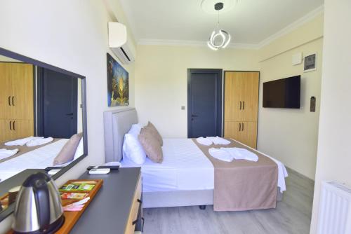 Deluxe Double Room with Sea View image 7