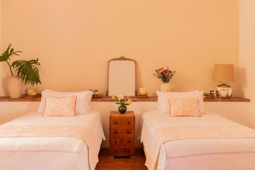 2 double beds
