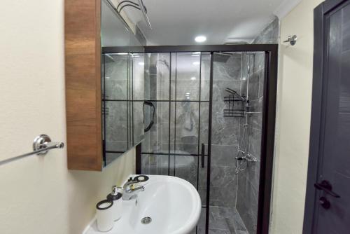 Double Room with Pool View image 1