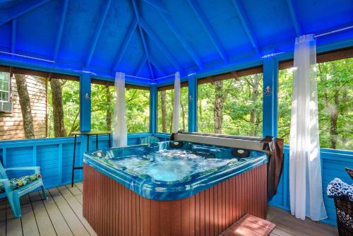 The Woods Cabins 4