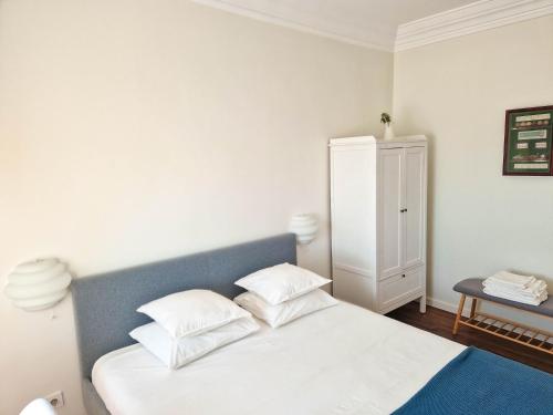 Riverfront 2 Bedrooms with Balcony Riverfront 2 Bedrooms with Balcony