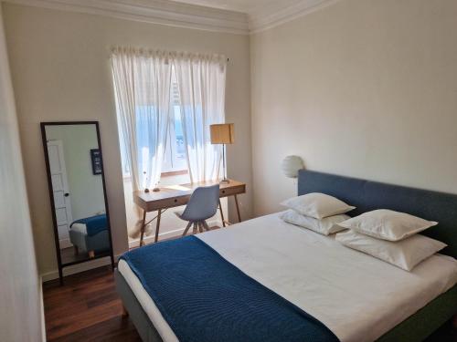 Riverfront 2 Bedrooms with Balcony Riverfront 2 Bedrooms with Balcony