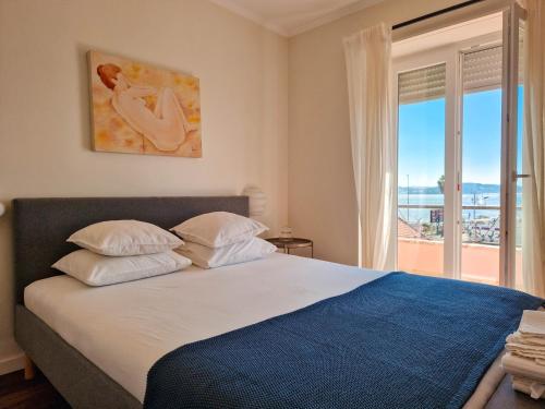 Riverfront 2 Bedrooms with Balcony Riverfront 2 Bedrooms with Balcony