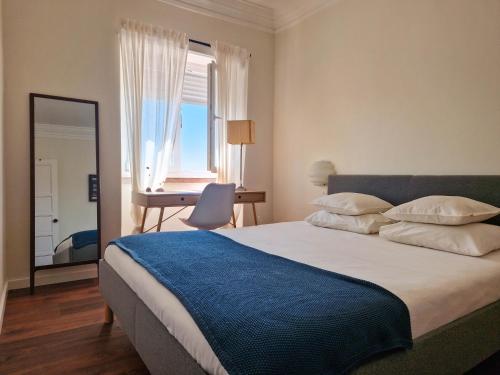 Riverfront 2 Bedrooms with Balcony Riverfront 2 Bedrooms with Balcony