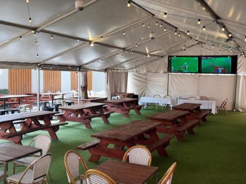 Restaurant, The Hampden Suites in Wagga Wagga
