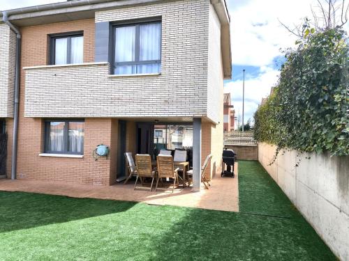 Unifamiliar con jardín, piscina, tenis y pádel gîte à louer Gallinero de Rioja